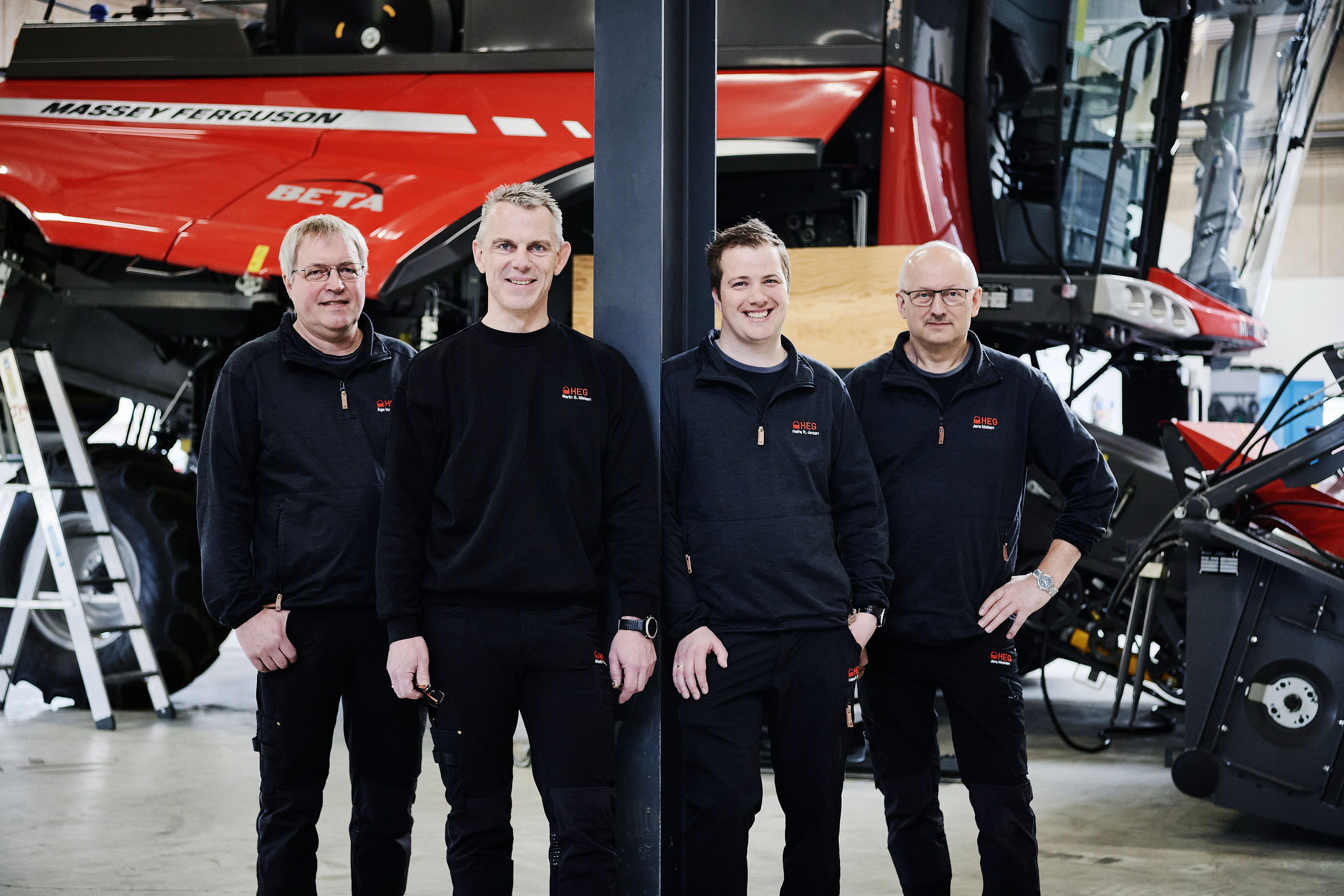 Fire mænd på en værksted